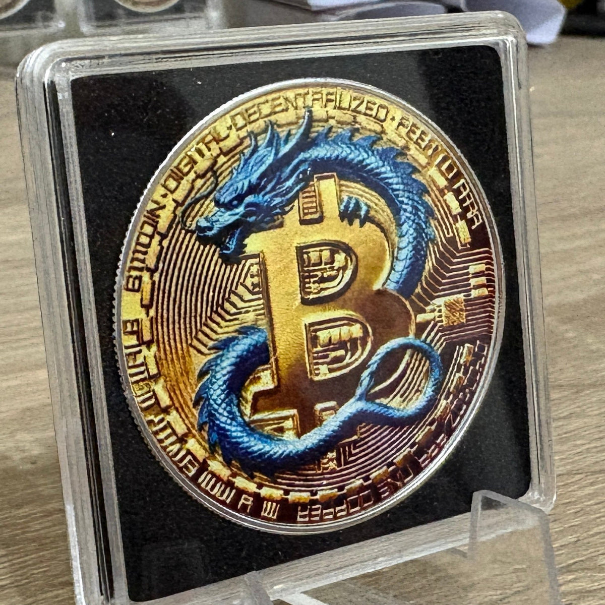 比特幣龍形銀幣 藍色 純銀999 1盎司銀幣 圖2（正面）
