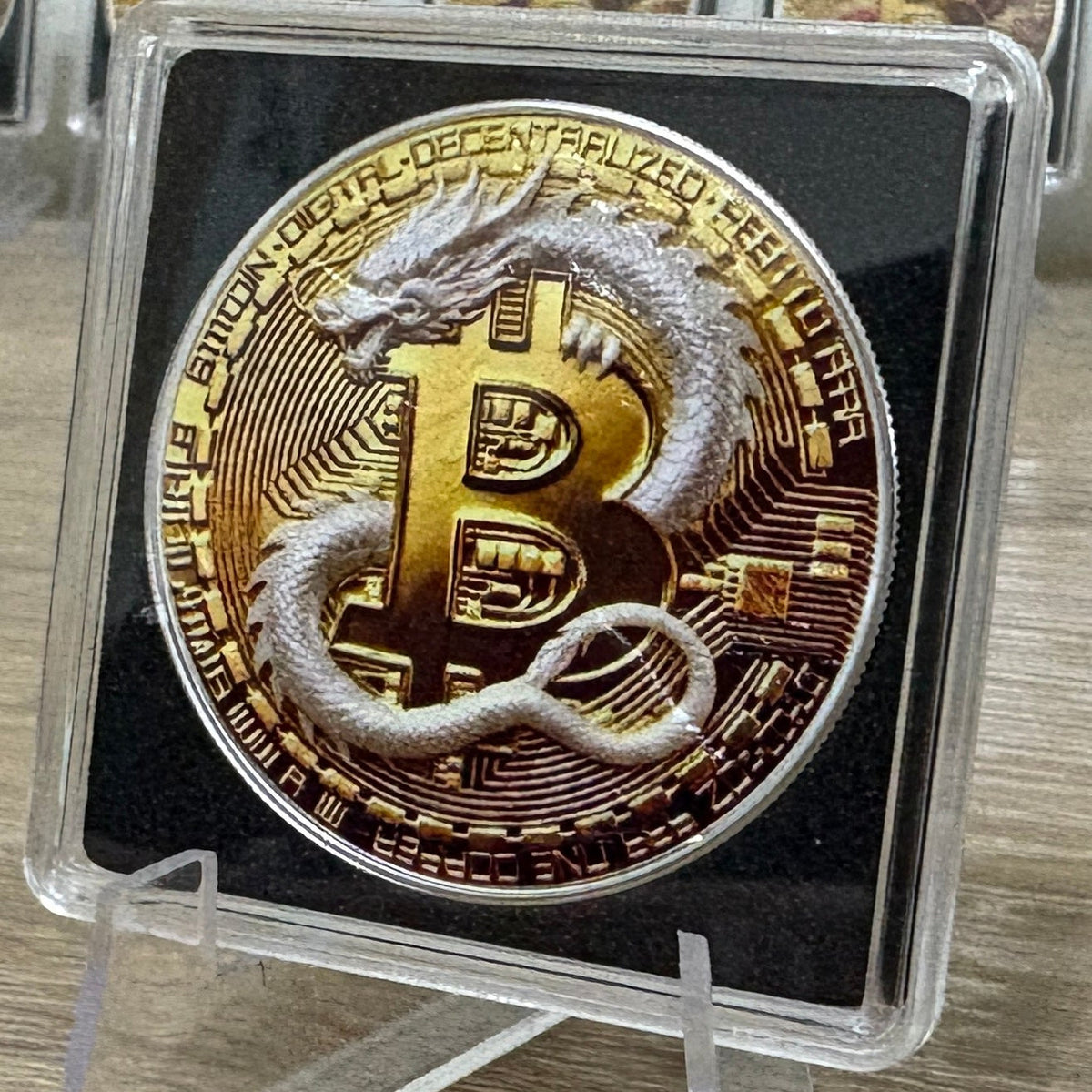 比特幣龍形銀幣 白色 純銀999 1盎司銀幣 圖2（正面）